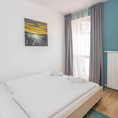 Corvin Plaza & Aparthotel 3*