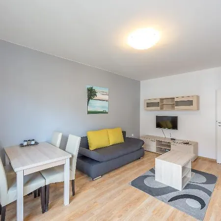 Aparthotel Corvin Plaza &