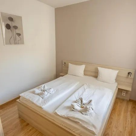 Aparthotel Corvin Plaza & 3*