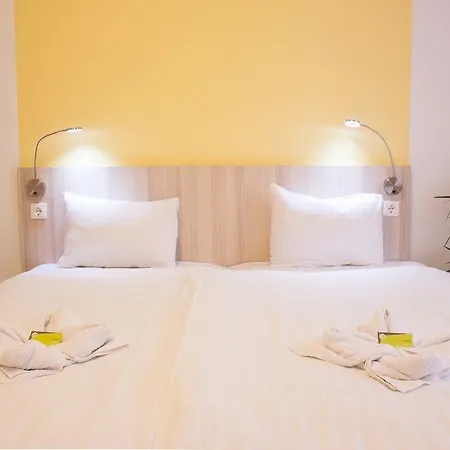 Aparthotel Corvin Plaza &