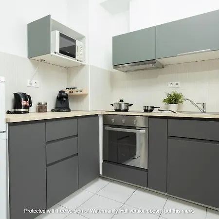 Corvin Plaza & Apartmanhotel 3*