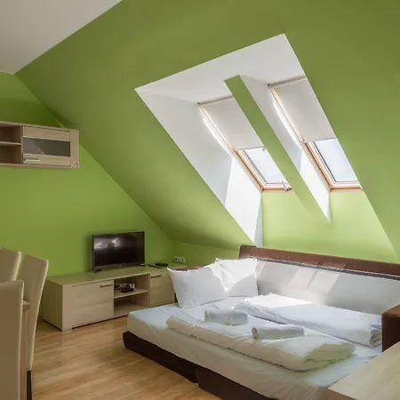 Corvin Plaza & Ξενοδοχείο με διαμερίσματα 3*