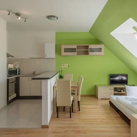 Corvin Plaza & Ξενοδοχείο με διαμερίσματα 3*