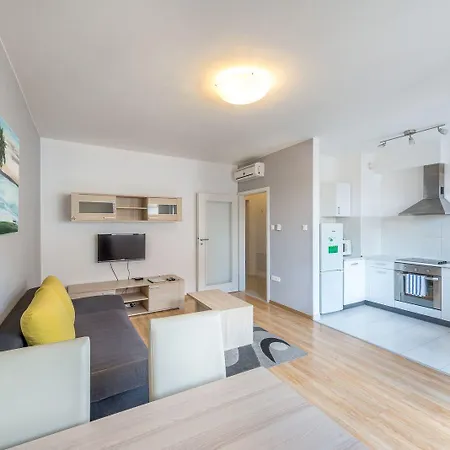 Ξενοδοχείο με διαμερίσματα Corvin Plaza &