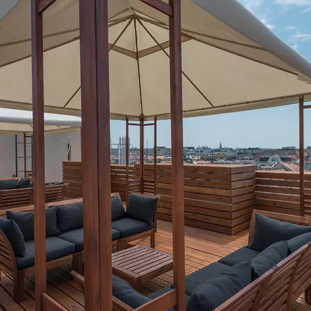 Ξενοδοχείο με διαμερίσματα Corvin Plaza & 3*