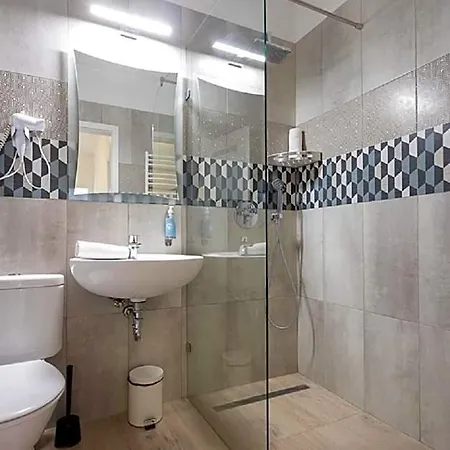 Corvin Plaza & Apartahotel 3*