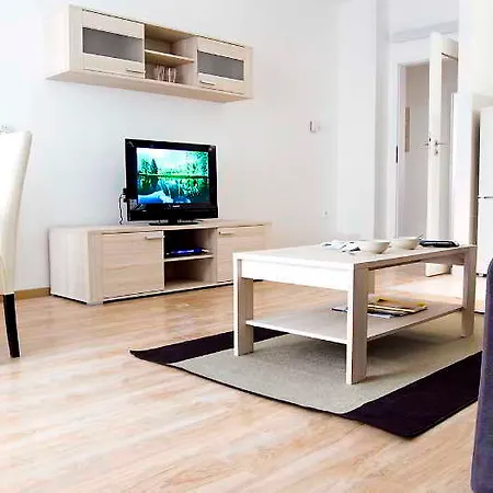 Corvin Plaza & Aparthotel 3*