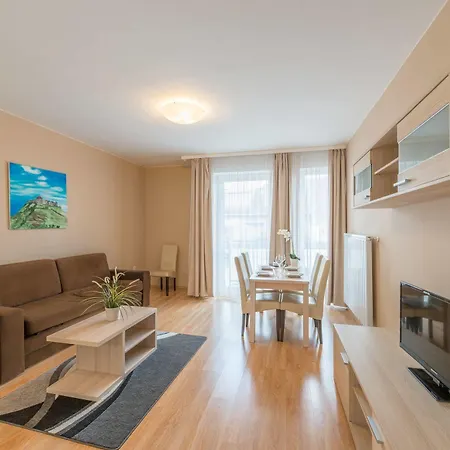 Corvin Plaza & Aparthotel 3*