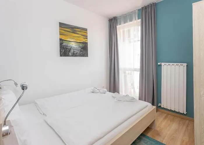 Corvin Plaza & Aparthotel 3*