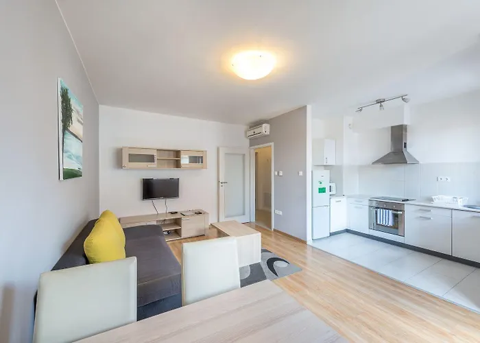 Aparthotel Corvin Plaza &