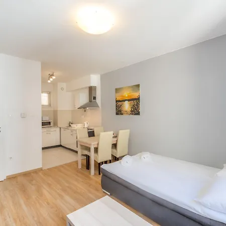 Corvin Plaza & Hotel de apartamente Budapesta