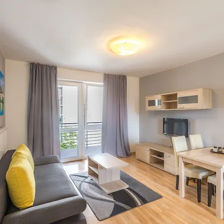 Aparthotel Corvin Plaza & 3*